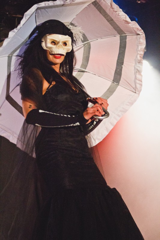 Miss-kennedy-twighlight-zone-burlesque-portland-Betholsoncreative-003