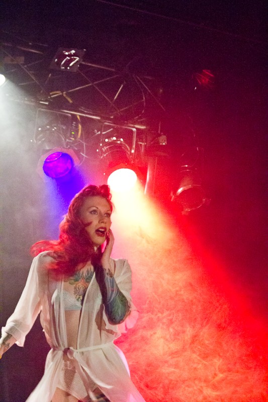 Miss-kennedy-twighlight-zone-burlesque-portland-Betholsoncreative-005